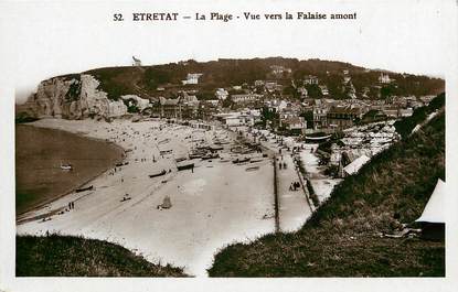 CPSM FRANCE 76 "Etretat, la plage, vue sur les falaises amont"