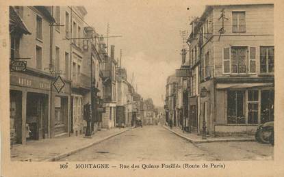 / CPA FRANCE 61 "Mortagne, rue des Quinze Fusillés, route de Paris"