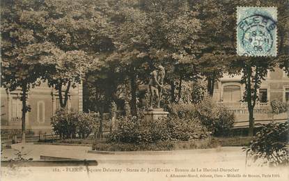 / CPA FRANCE 61 "Flers, square Delaunay, statue du Juif Errant"