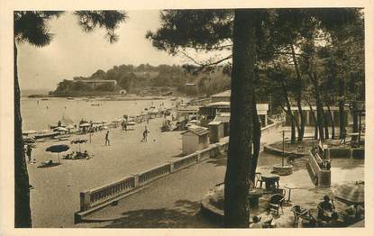 / CPA FRANCE 83 "Cavalaire sur Mer, la plage et terrasse de l'hôtel des Bains"