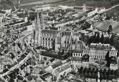 / CPSM FRANCE 61 "Sees, vue aérienne, cathédrale et palais Episcopal"