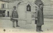 63 Puy De DÔme CPA FRANCE 63 "Le Mont Dore, porteurs de chaise de l'établissement thermal"