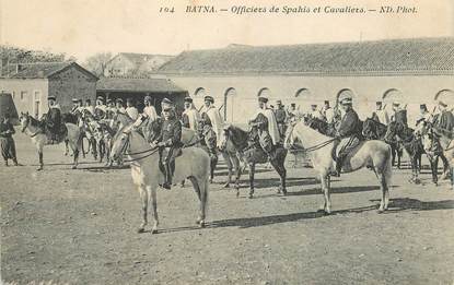 CPA ALGERIE "Batna, officiers de Spahis et cavaliers"