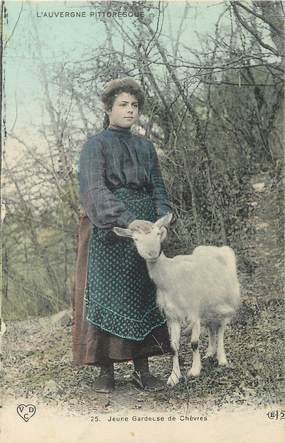 / CPA FRANCE 63 "L'auvergne pittoresque, jeune gardeuse de chèvres" / CHEVRE